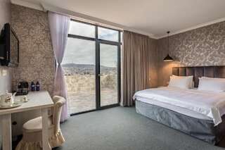 Отель Hotel Day Inn Тбилиси Двухместный номер с 1 кроватью и террасой-1