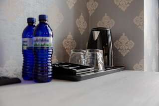 Отель Hotel Day Inn Тбилиси Номер с кроватью размера «queen-size» и балконом-1