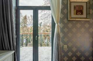 Отель Hotel Day Inn Тбилиси Двухместный номер Делюкс с 1 кроватью и балконом-1