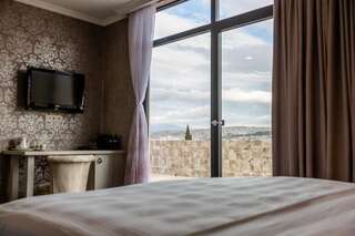 Отель Hotel Day Inn Тбилиси Семейный номер с террасой-2